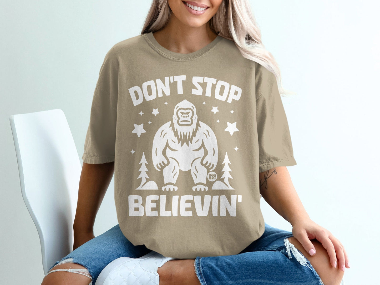 Don't Stop Believin' Bigfoot Sasquatch Graphic T-shirt