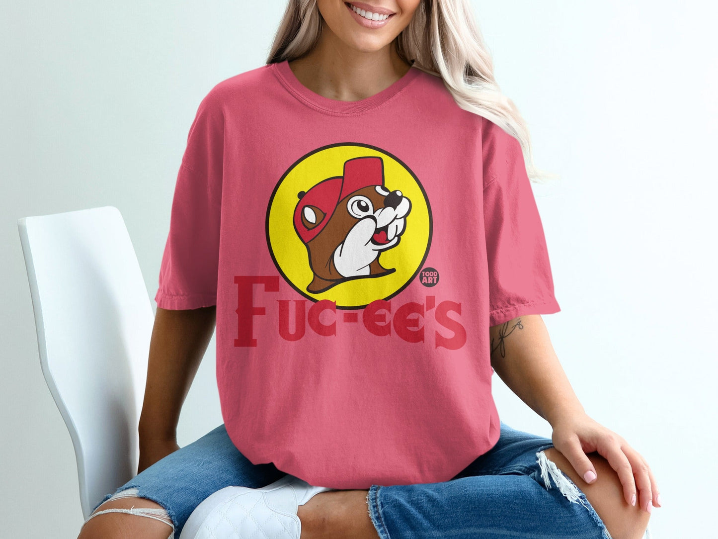 Pink t-shirt with Buc-ee's beaver logo and text.
