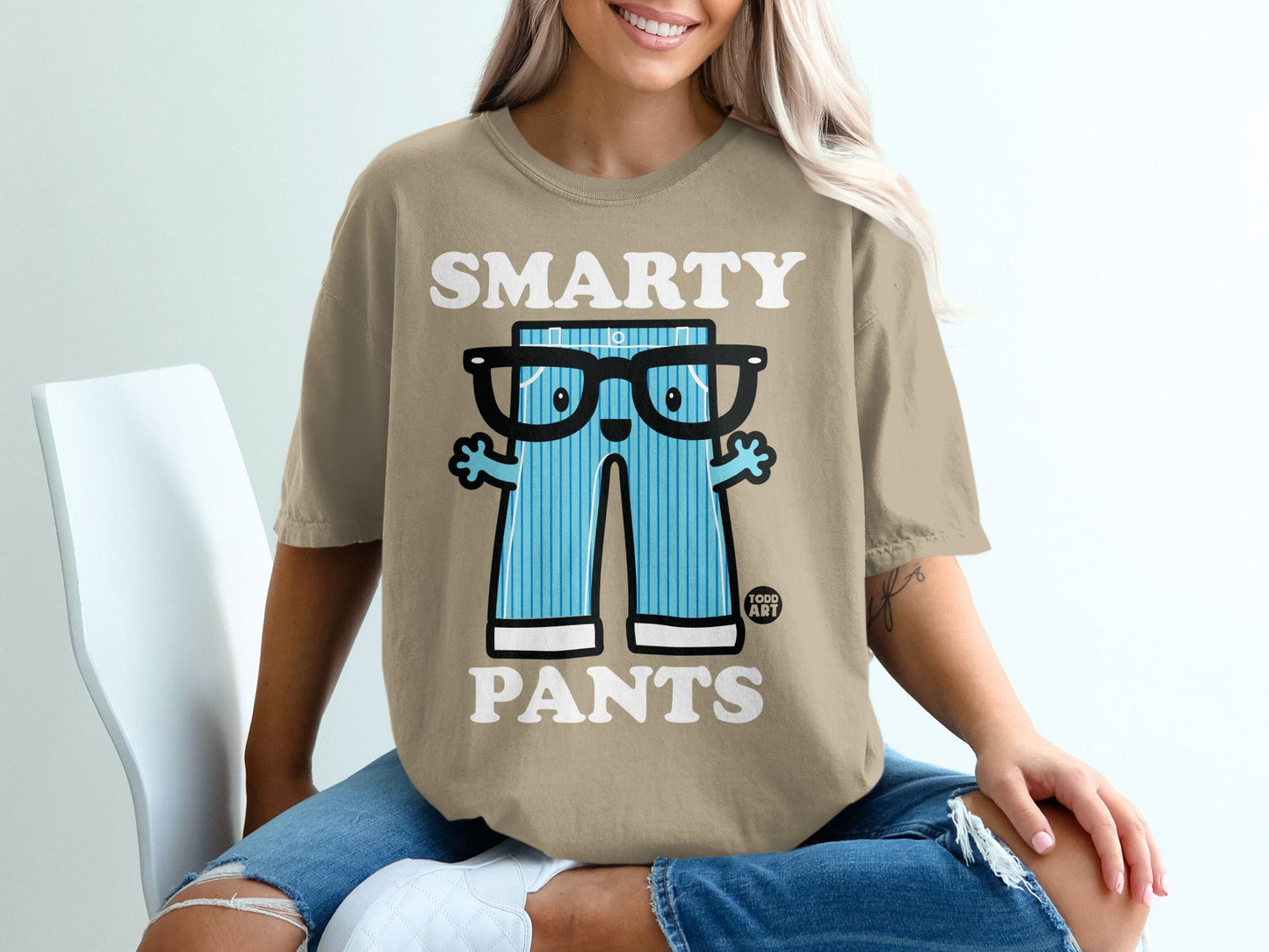 T-shirt with cartoon pants wearing glasses and text "SMARTY PANTS".