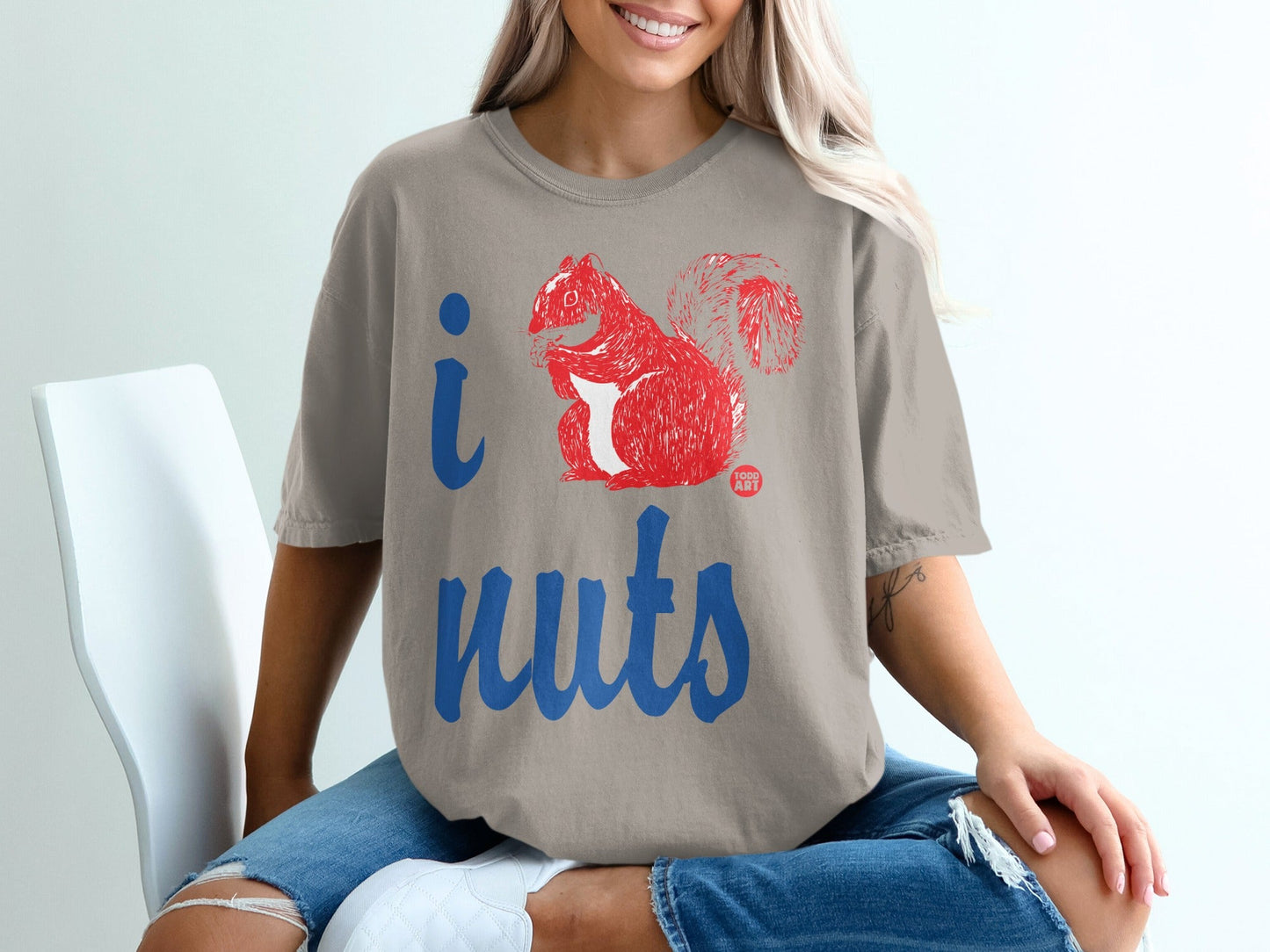 T-shirt with "I love nuts" text and a red squirrel graphic.