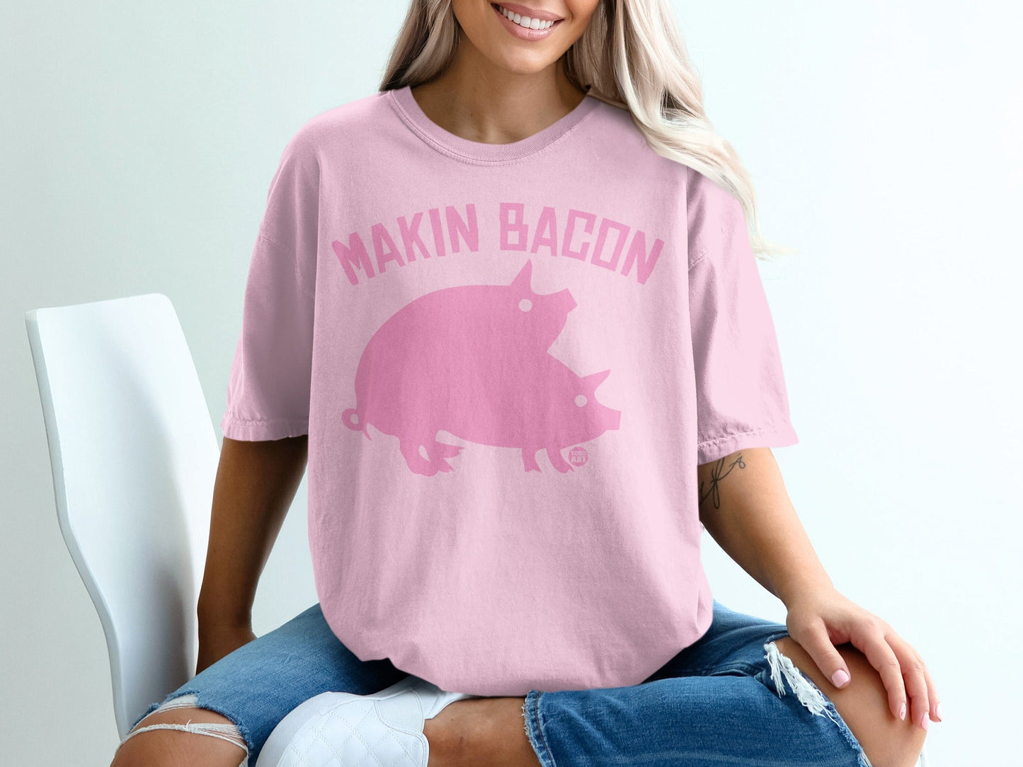 Pink t-shirt with two pink pigs and text "MAKIN BACON".