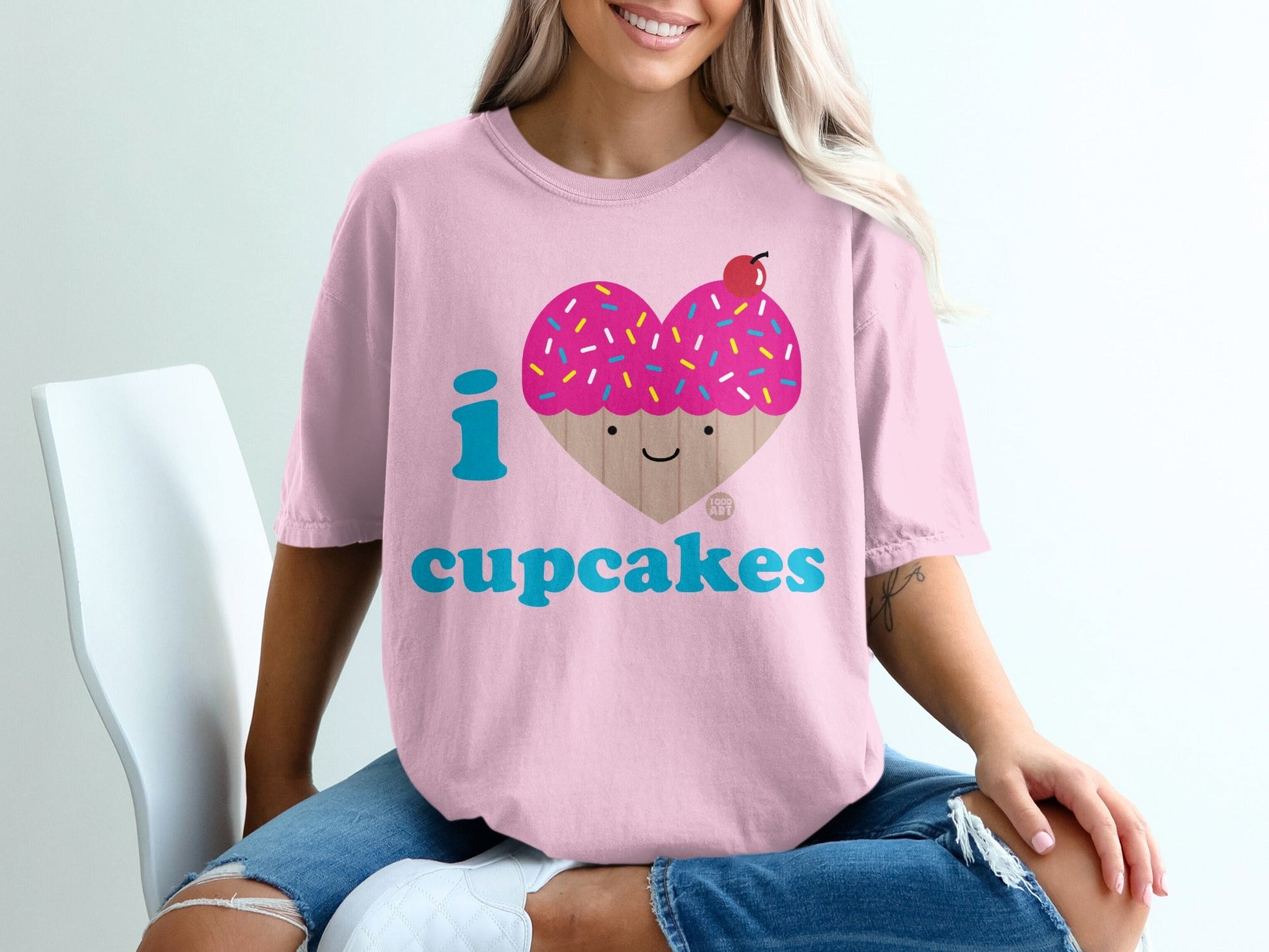 I Love Cupcakes Cute Pink Graphic T-Shirt Product