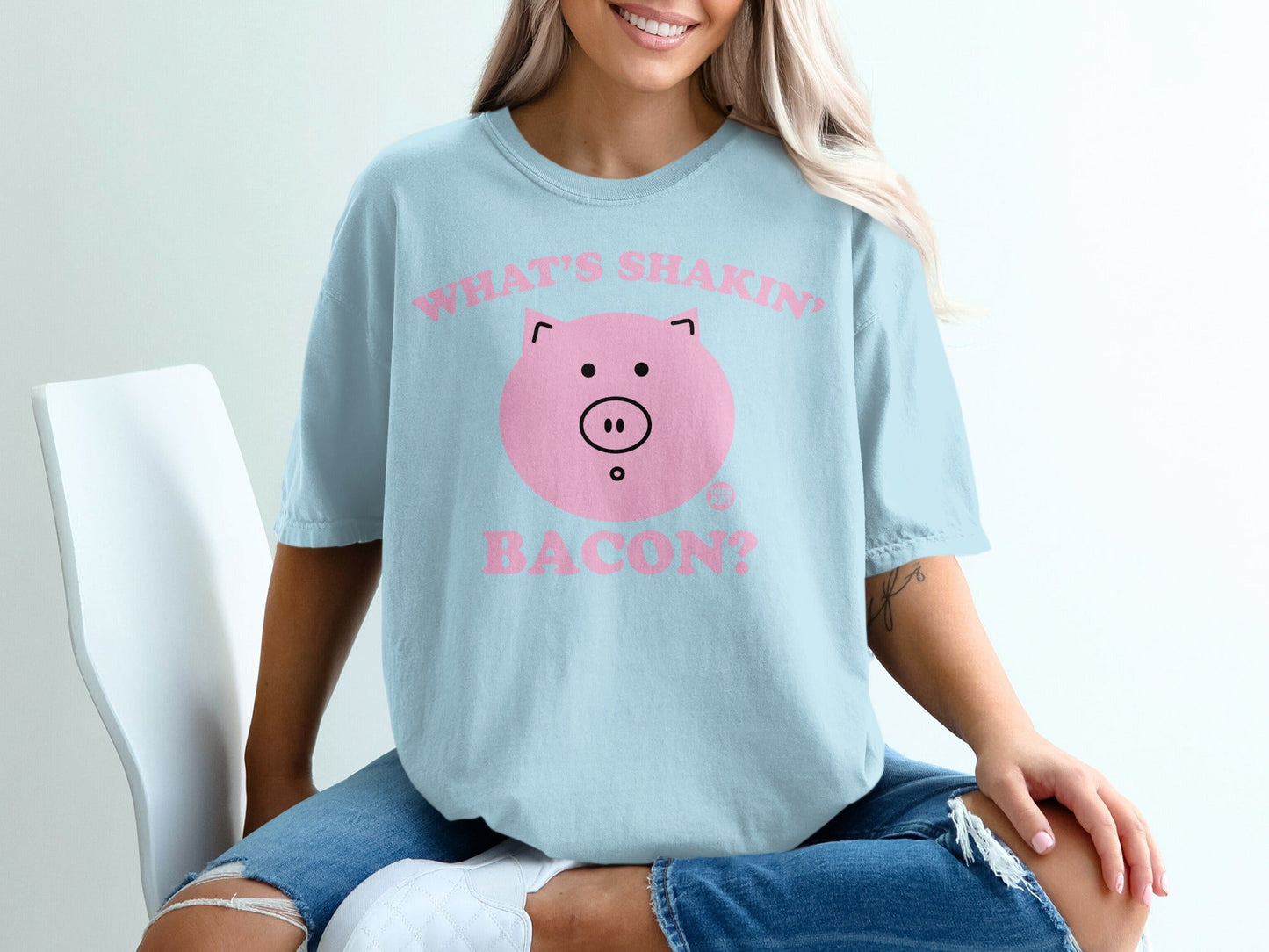 Light blue t-shirt with a pink pig face and "What's Shakin' Bacon?" text.