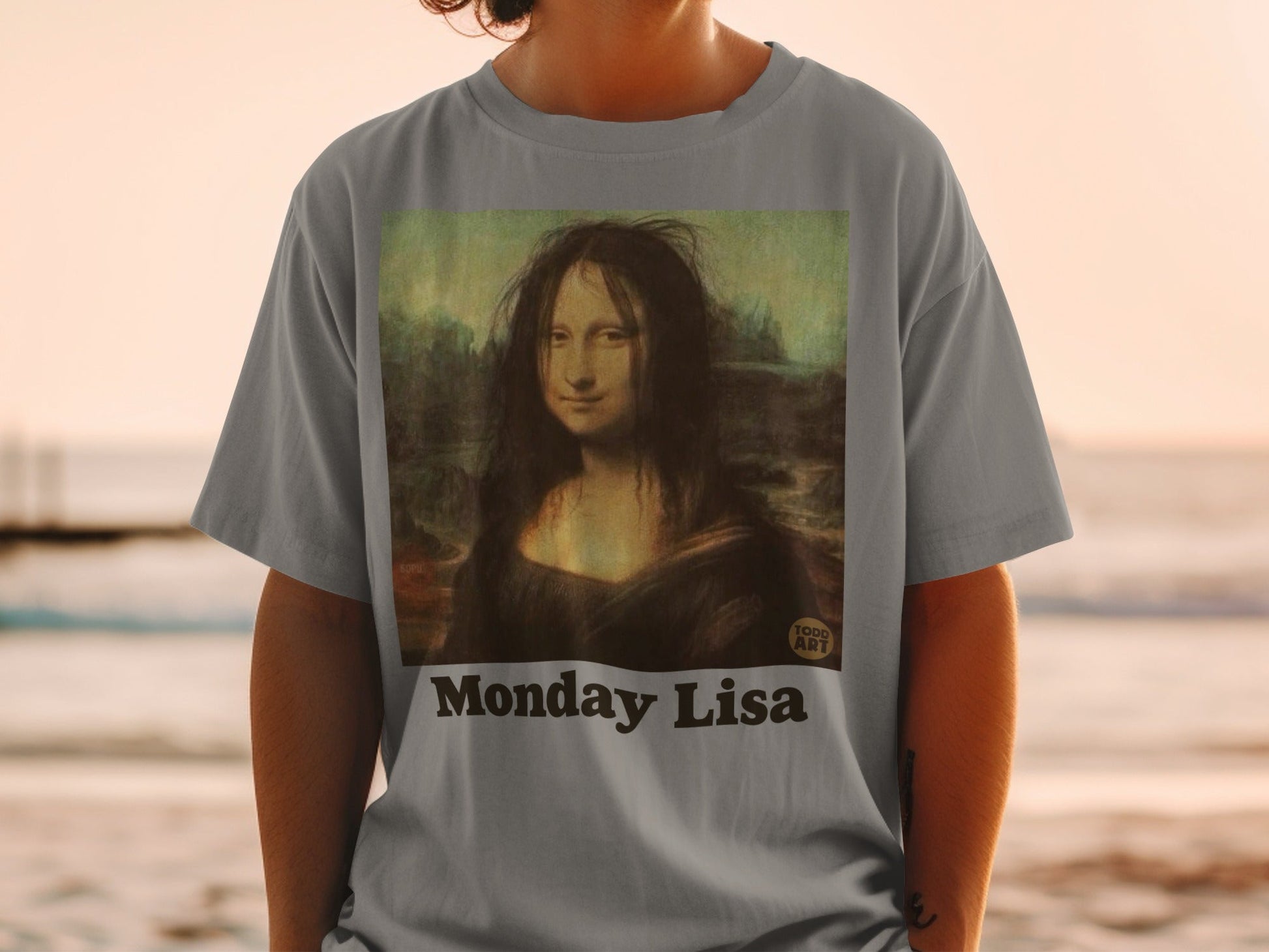 Grey t-shirt with "Monday Lisa" text and a Mona Lisa parody.