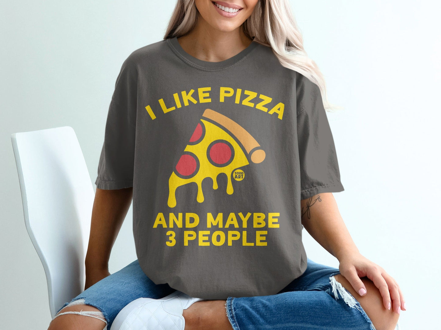 Grey t-shirt with "I LIKE PIZZA AND MAYBE 3 PEOPLE" and a pizza slice graphic.