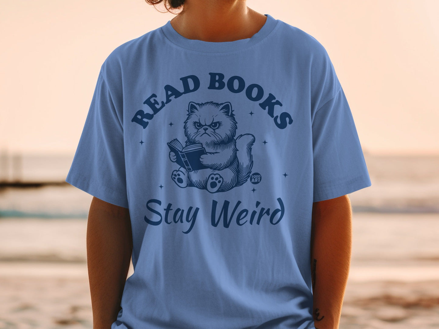 Read Books Stay Weird Cat Illustration T-shirt
