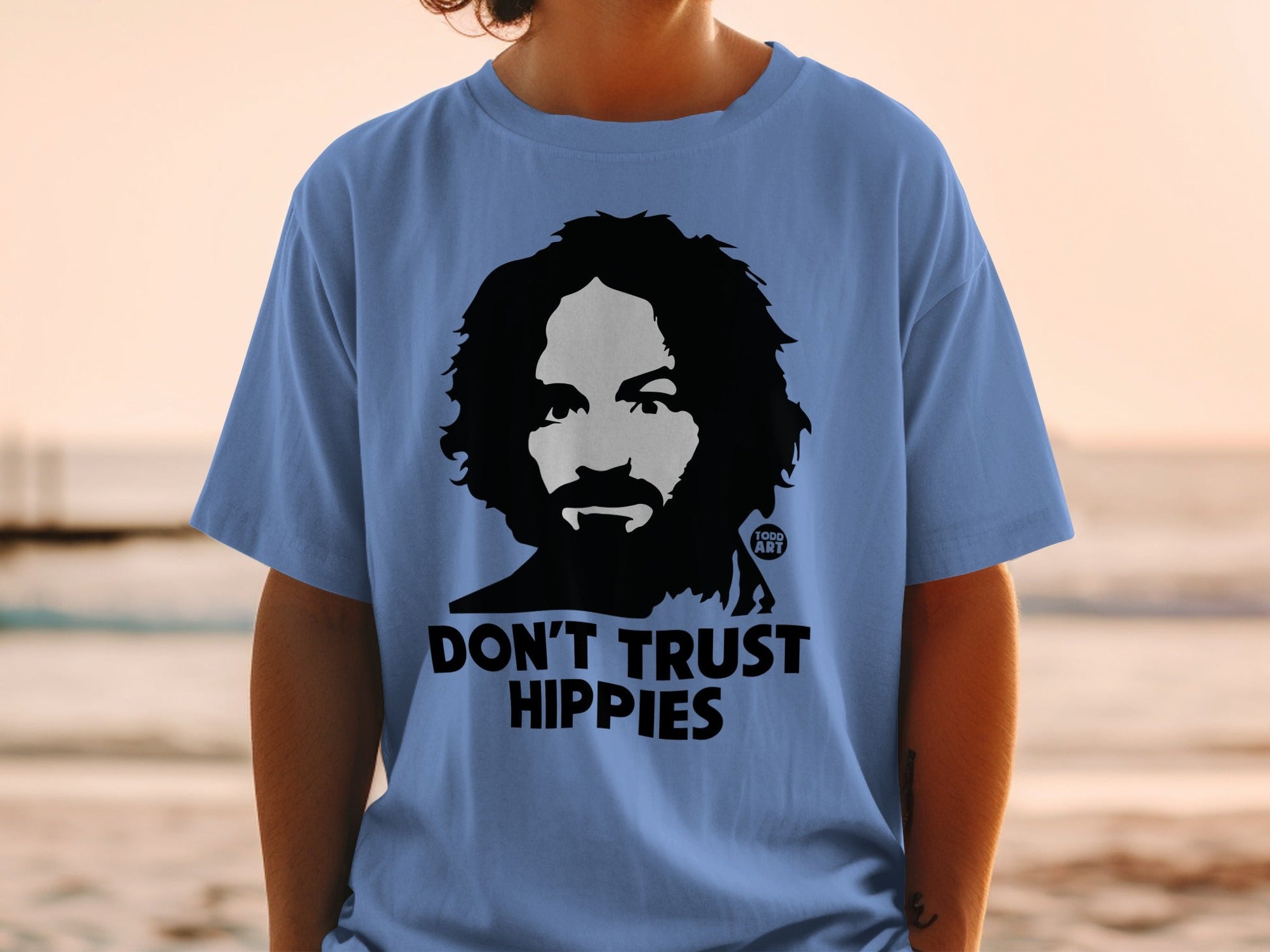 Light blue t-shirt with "DON'T TRUST HIPPIES" and a portrait.