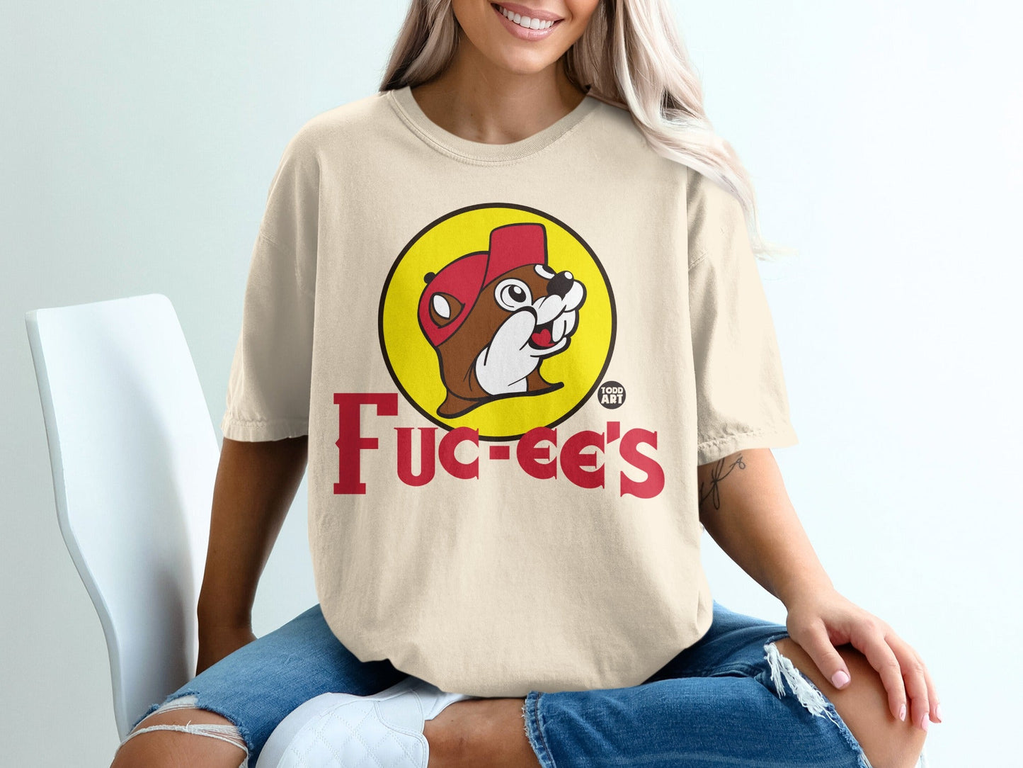 Cream t-shirt with Buc-ee's logo featuring a beaver character.