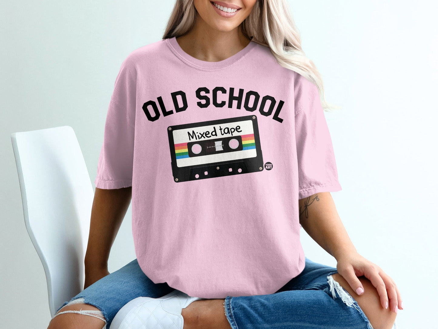 Pink t-shirt with "OLD SCHOOL Mixed tape" graphic.