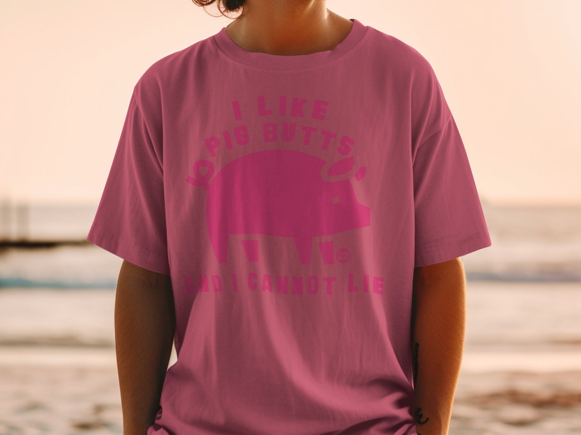 Pink t-shirt with pig and text "I like pig butts and I cannot lie".
