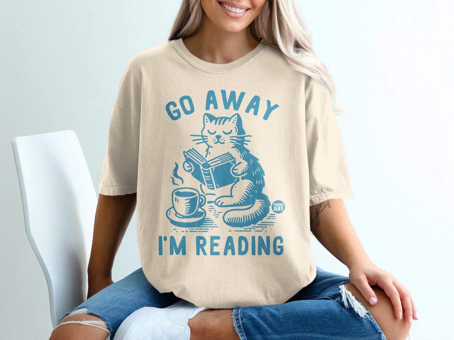 Go Away I'm Reading Cat Graphic T-shirt