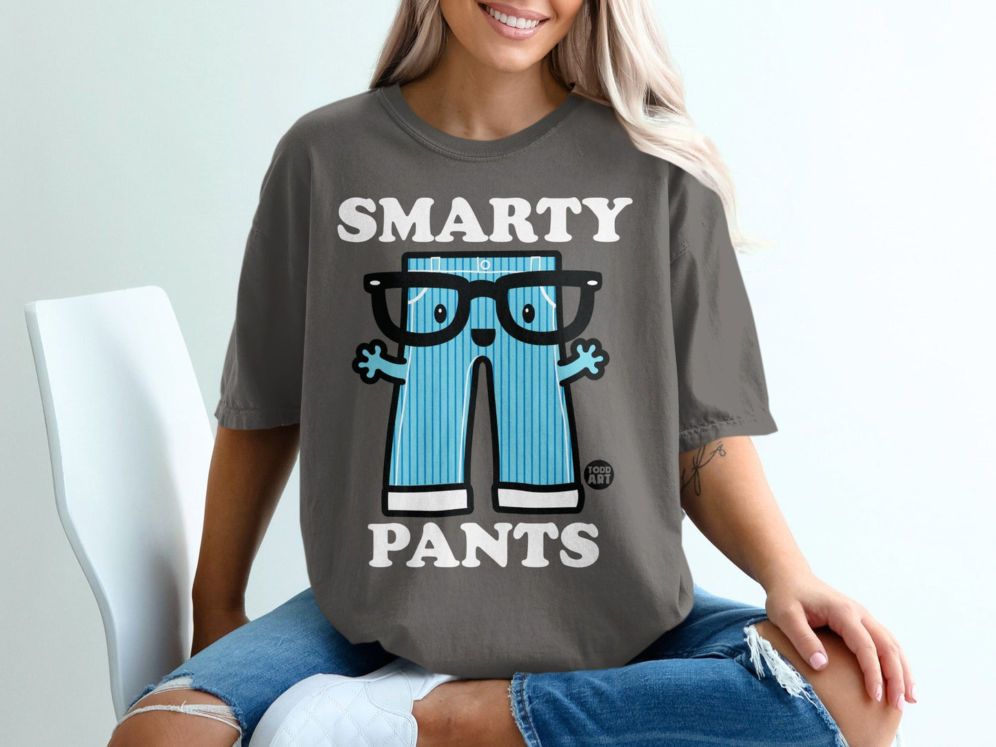 Gray t-shirt with cartoon pants wearing glasses, "SMARTY PANTS" text.