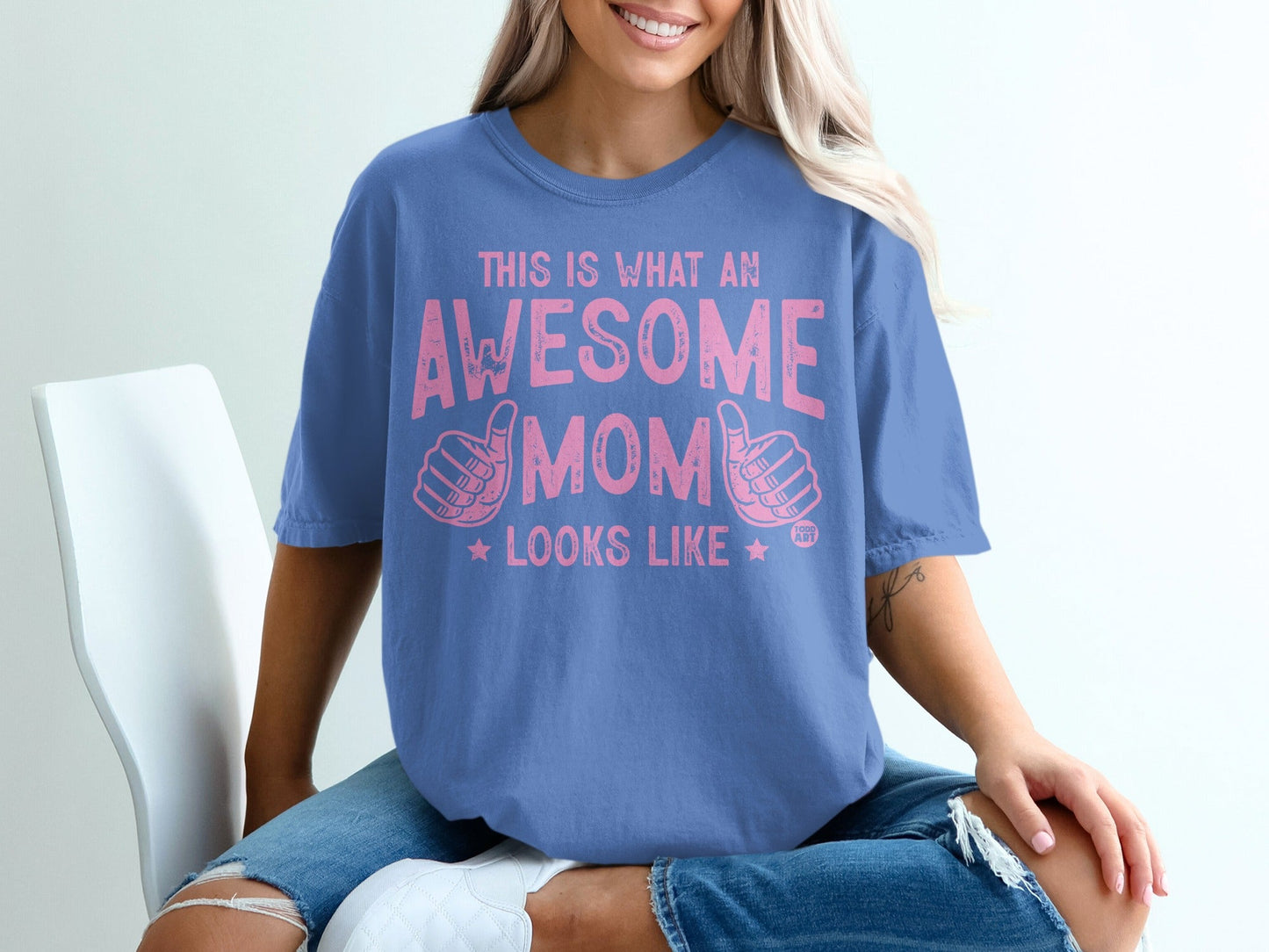 Awesome Mom t-shirt with pink text and thumb-up icons.