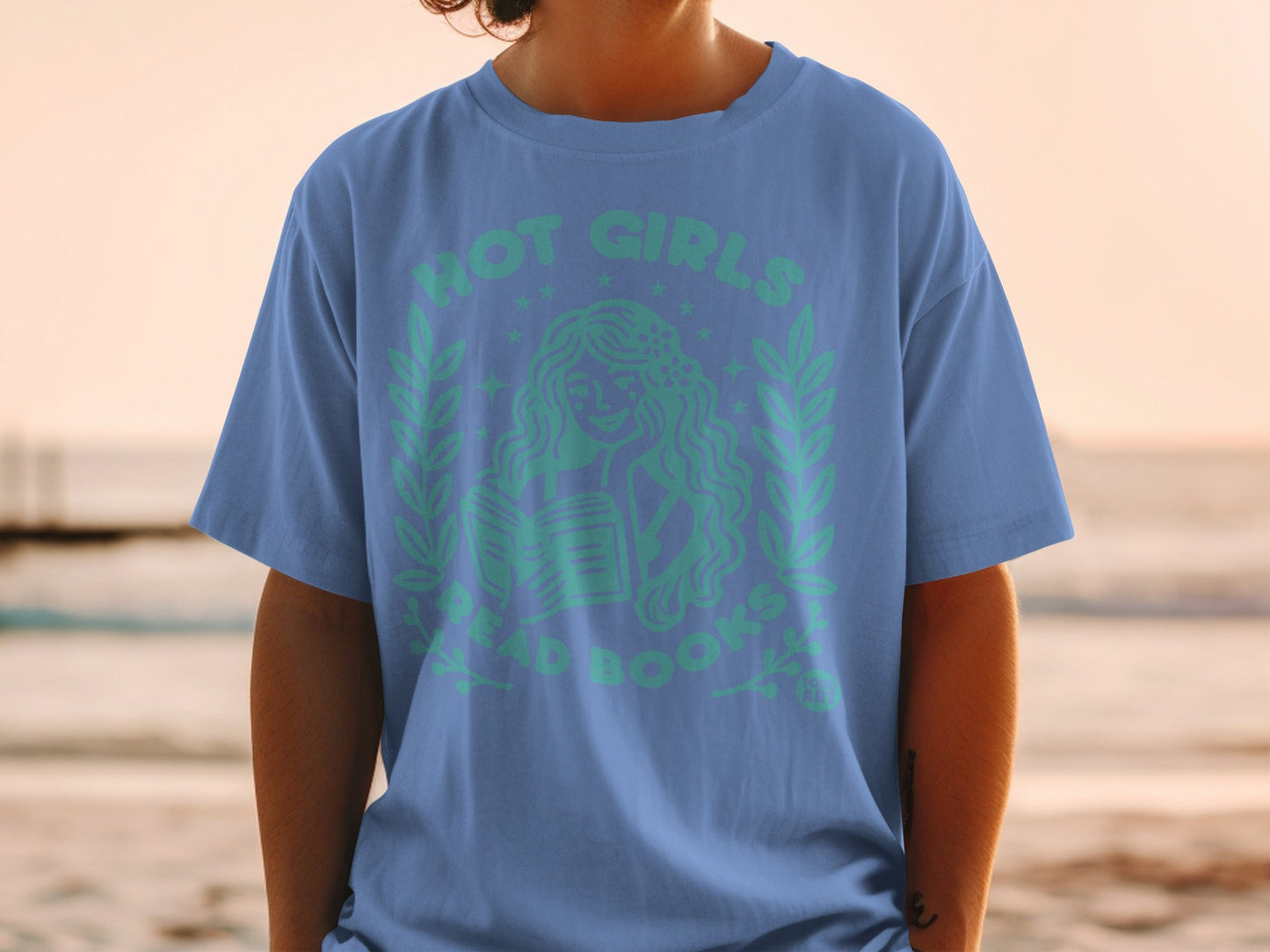 Hot Girls Read Books Graphic T-Shirt