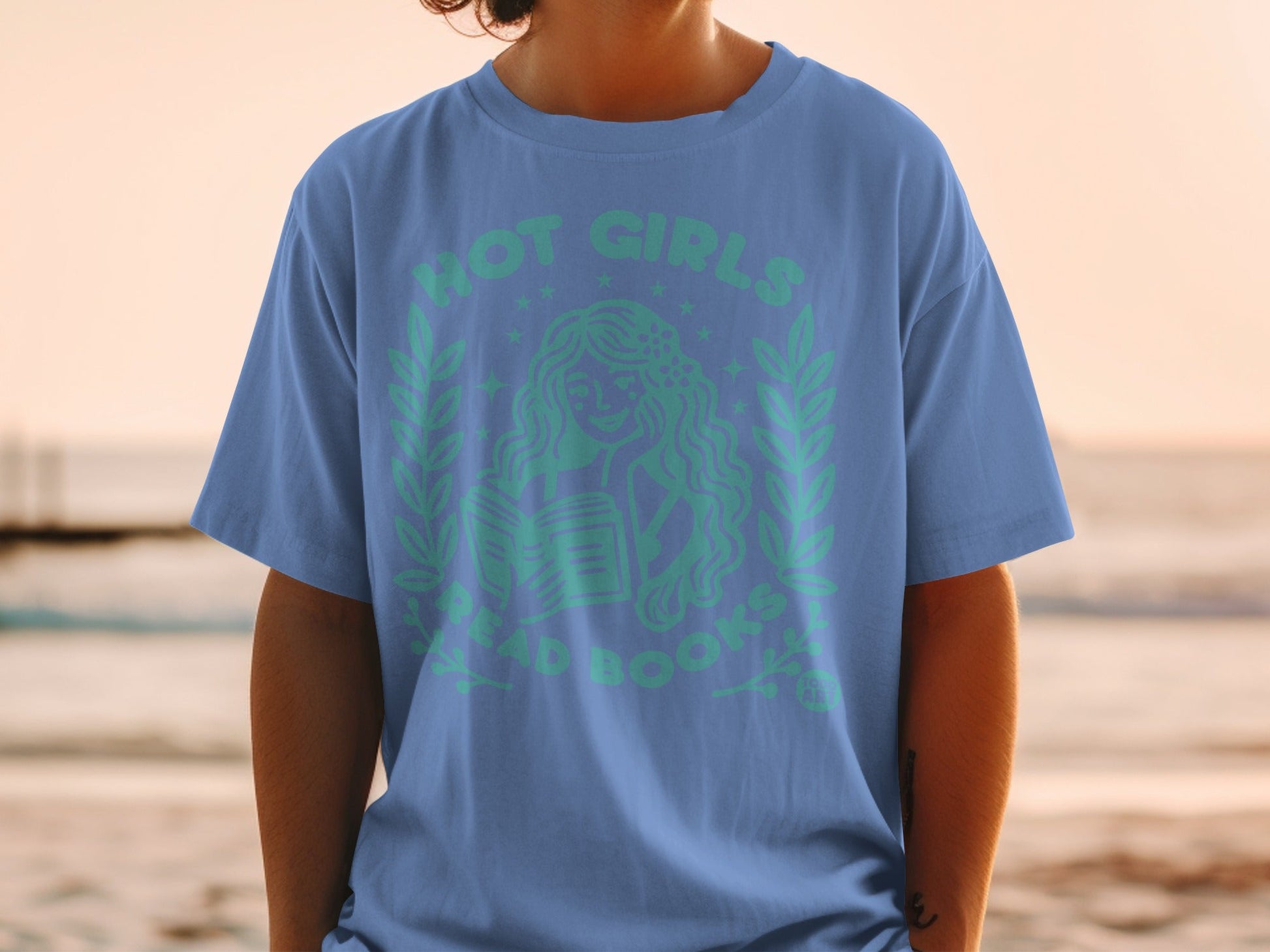 Hot Girls Read Books Graphic T-Shirt