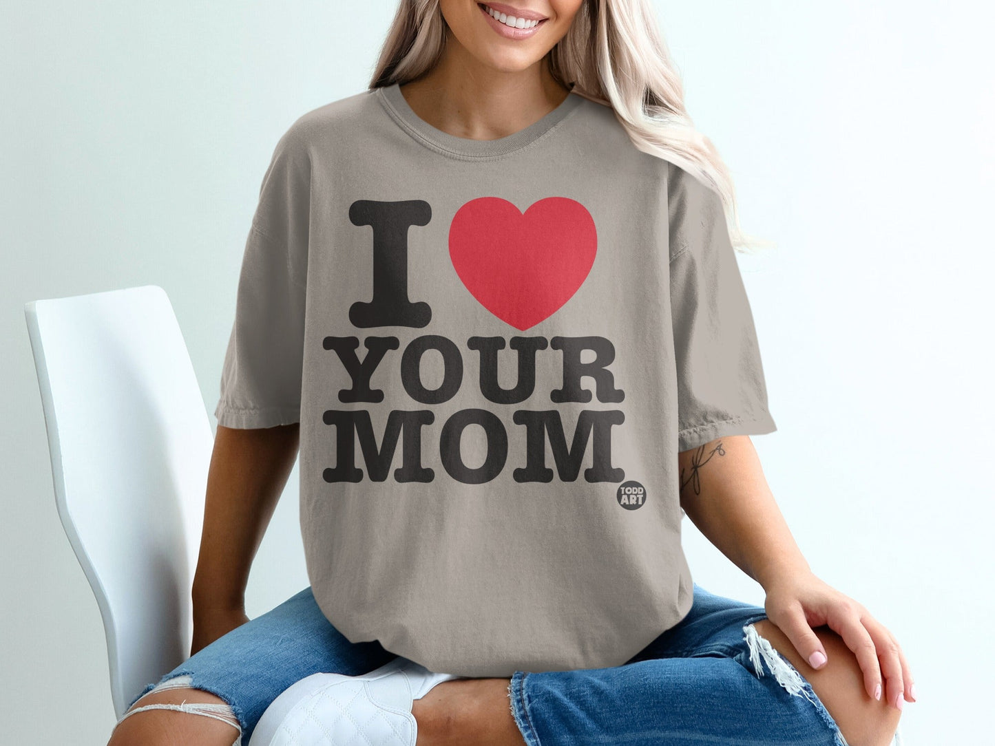 T-shirt with "I ‚ù§Ô∏è YOUR MOM" text and heart graphic.