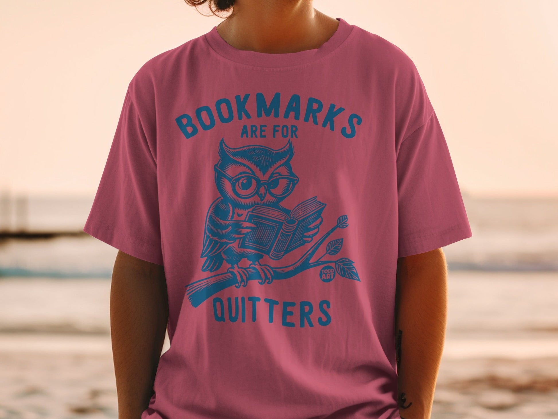 Bookmarks Are For Quitters Owl Design T-Shirt