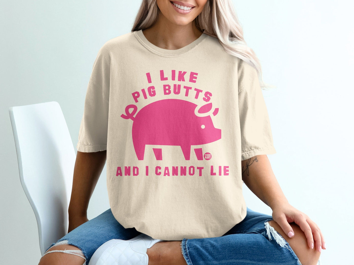Cream t-shirt with pink pig and text "I LIKE PIG BUTTS AND I CANNOT LIE".