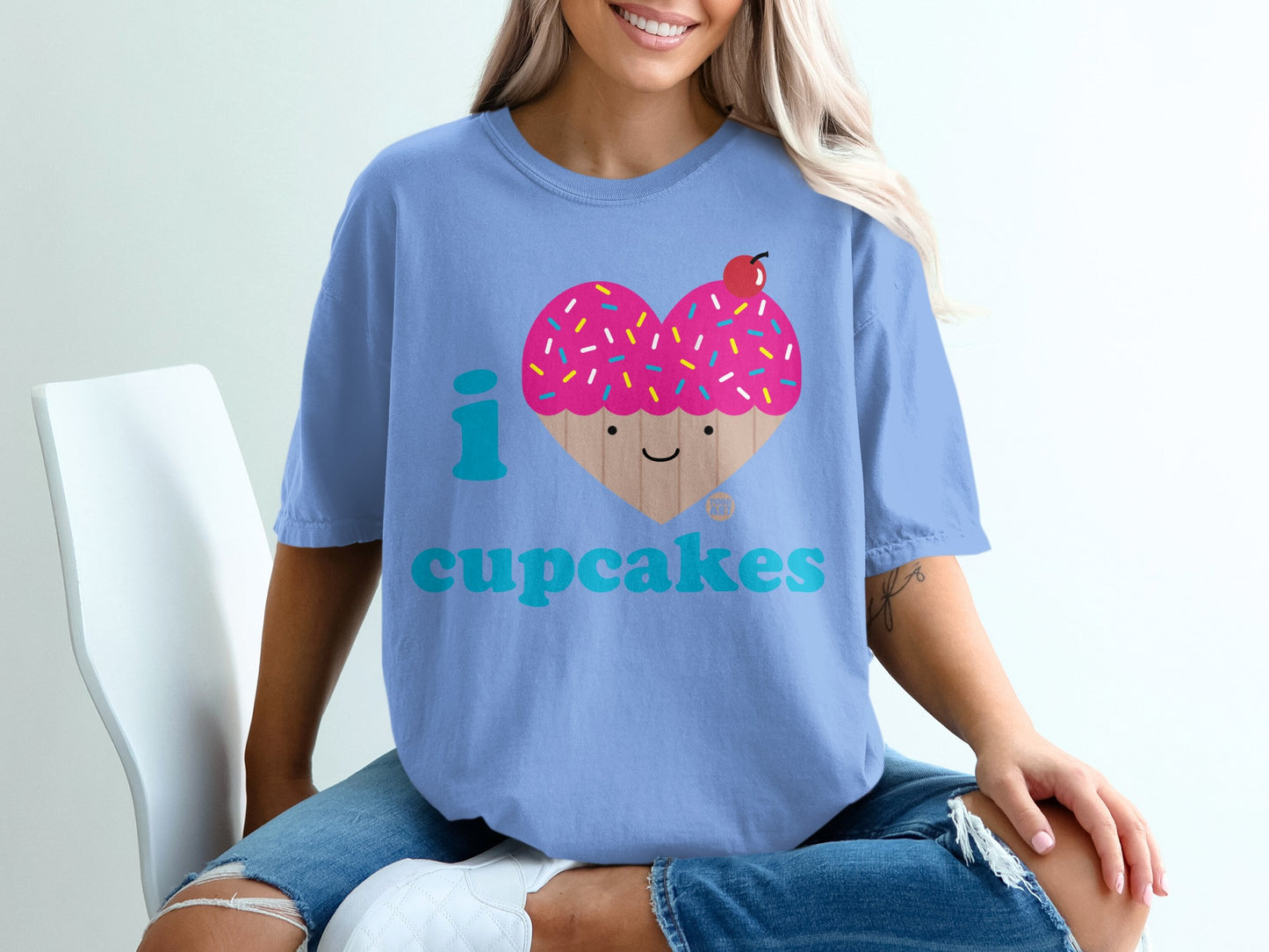 I Heart Cupcakes Graphic Printed T-Shirt