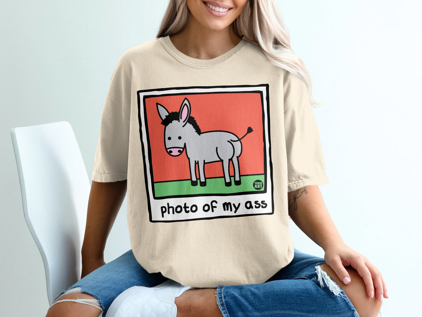 T-shirt with cartoon donkey illustration and "photo of my ass" text.