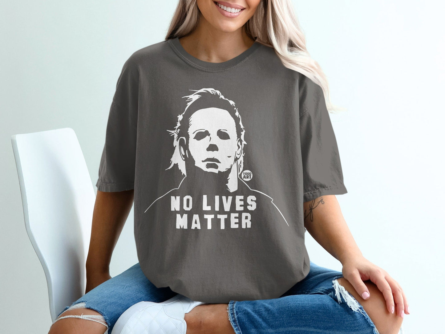 Dark grey t-shirt with Michael Myers graphic and "NO LIVES MATTER" text.