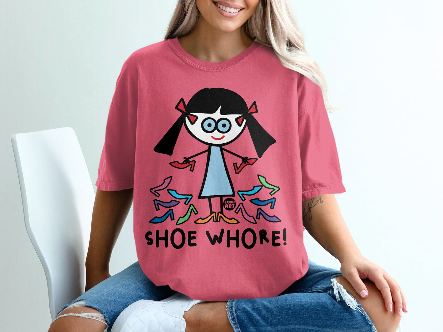 Fun 'Shoe Whore!' Cartoon Graphic Printed T-Shirt