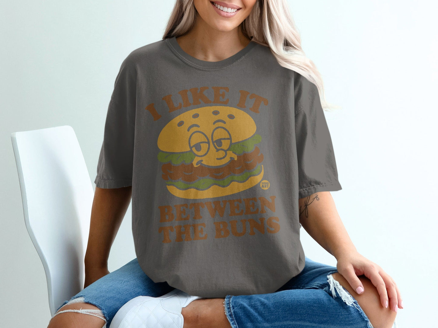 I Like It Between The Buns Graphic Tee Shirt
