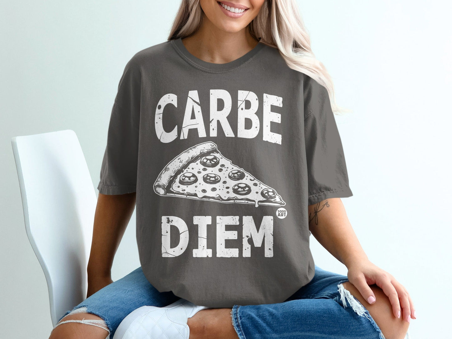 Dark gray t-shirt with "CARPE DIEM" and a slice of pizza design.