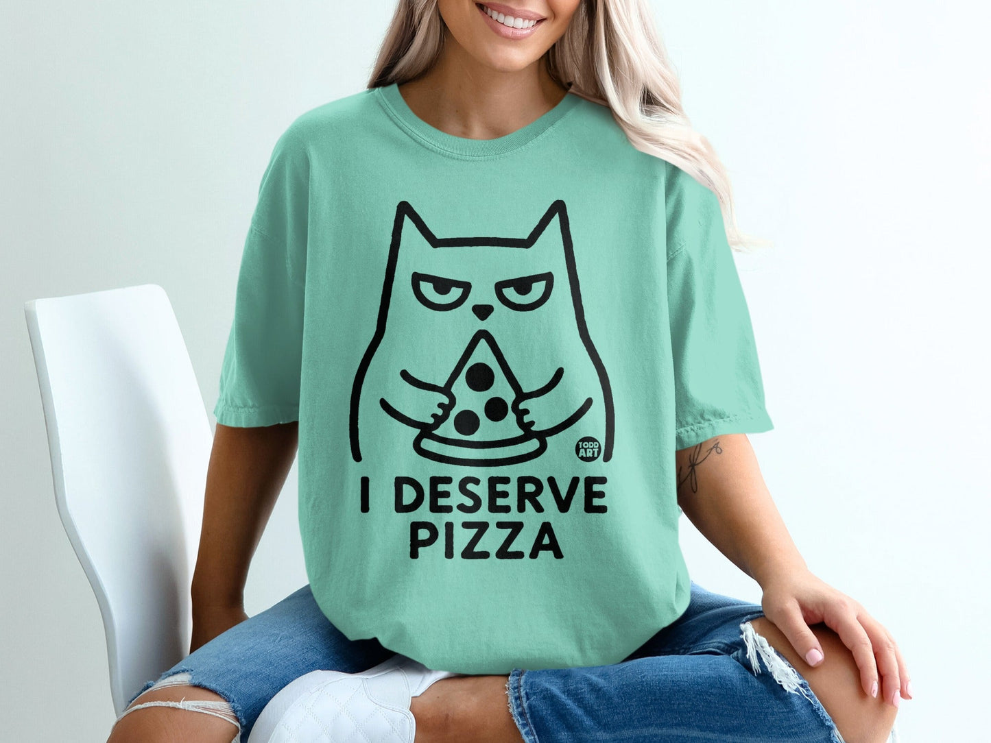 Mint green t-shirt with a black cat holding pizza and text "I DESERVE PIZZA".