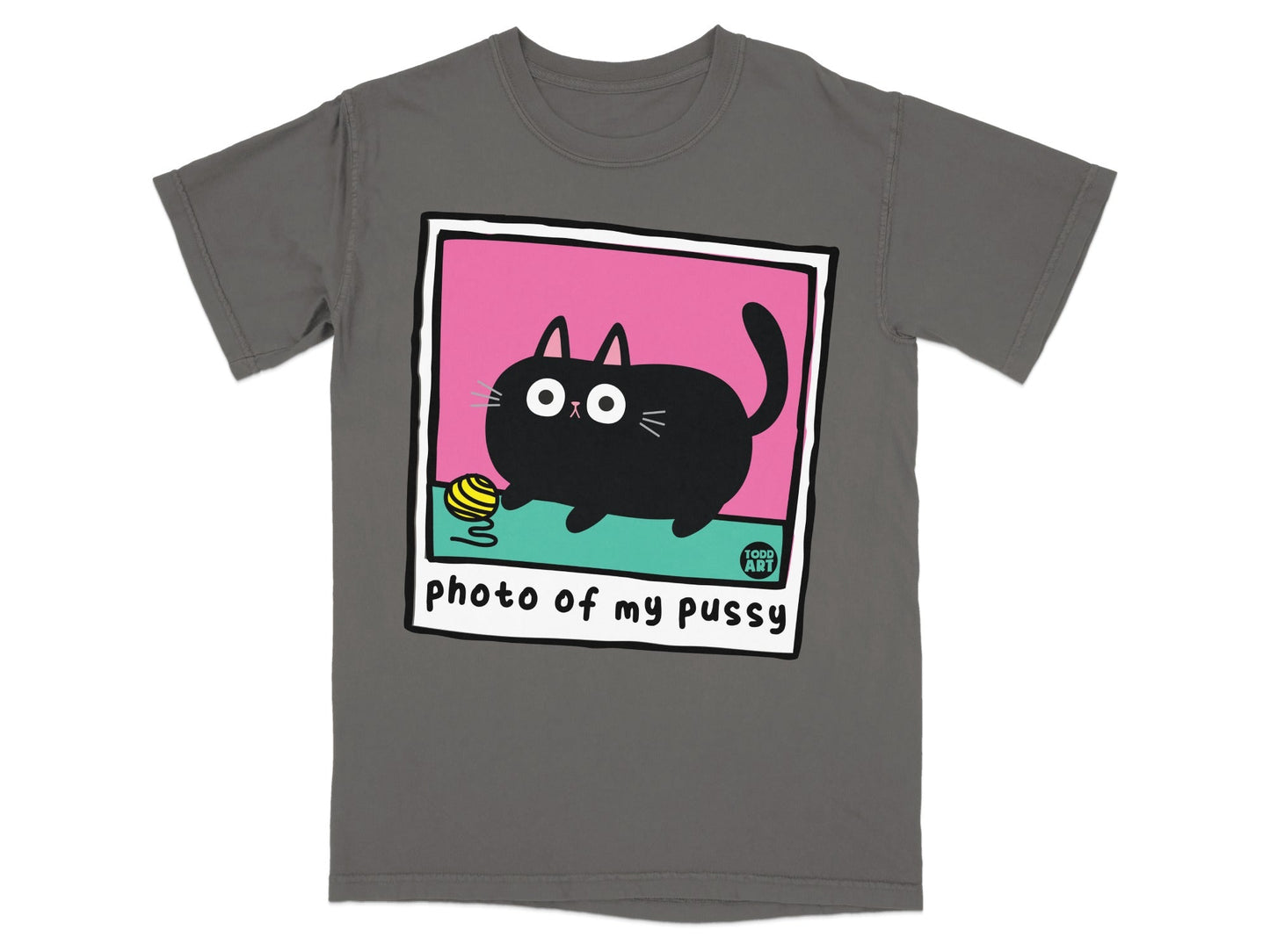 Gray t-shirt with a cartoon black cat and yarn in a pink photo frame.
