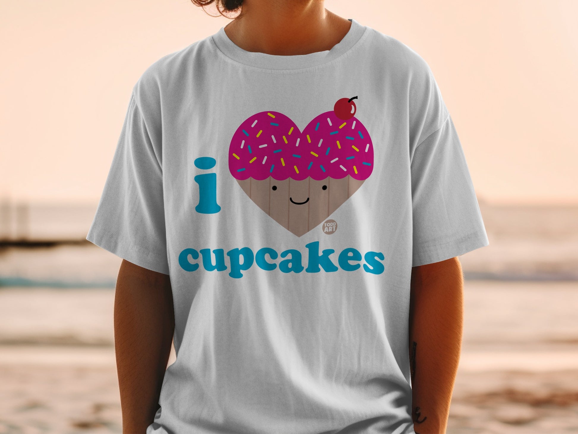 I Love Cupcakes Cute Sprinkle Design T-shirt