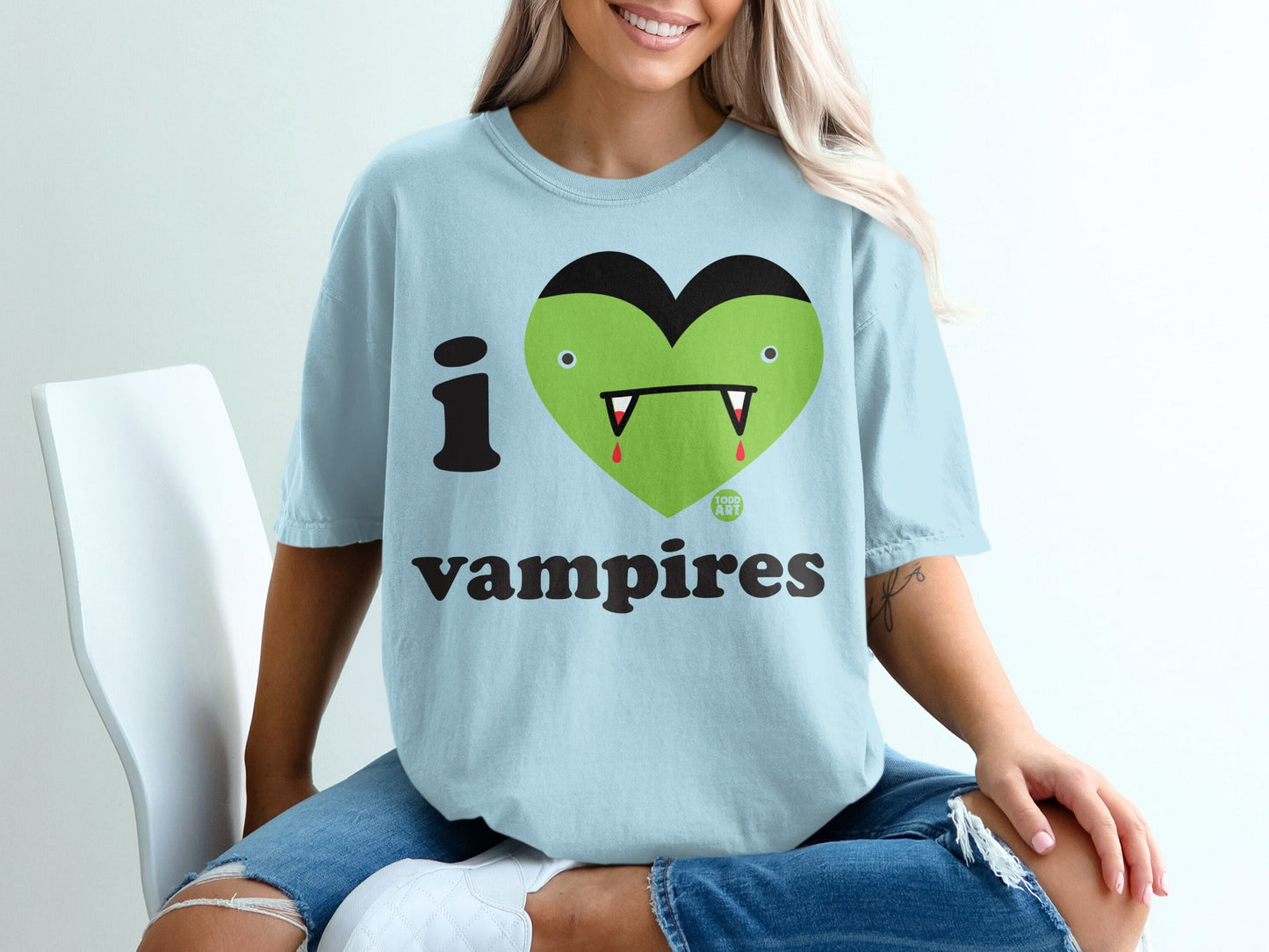 I Heart Vampires Cute Halloween Themed Graphic Tee