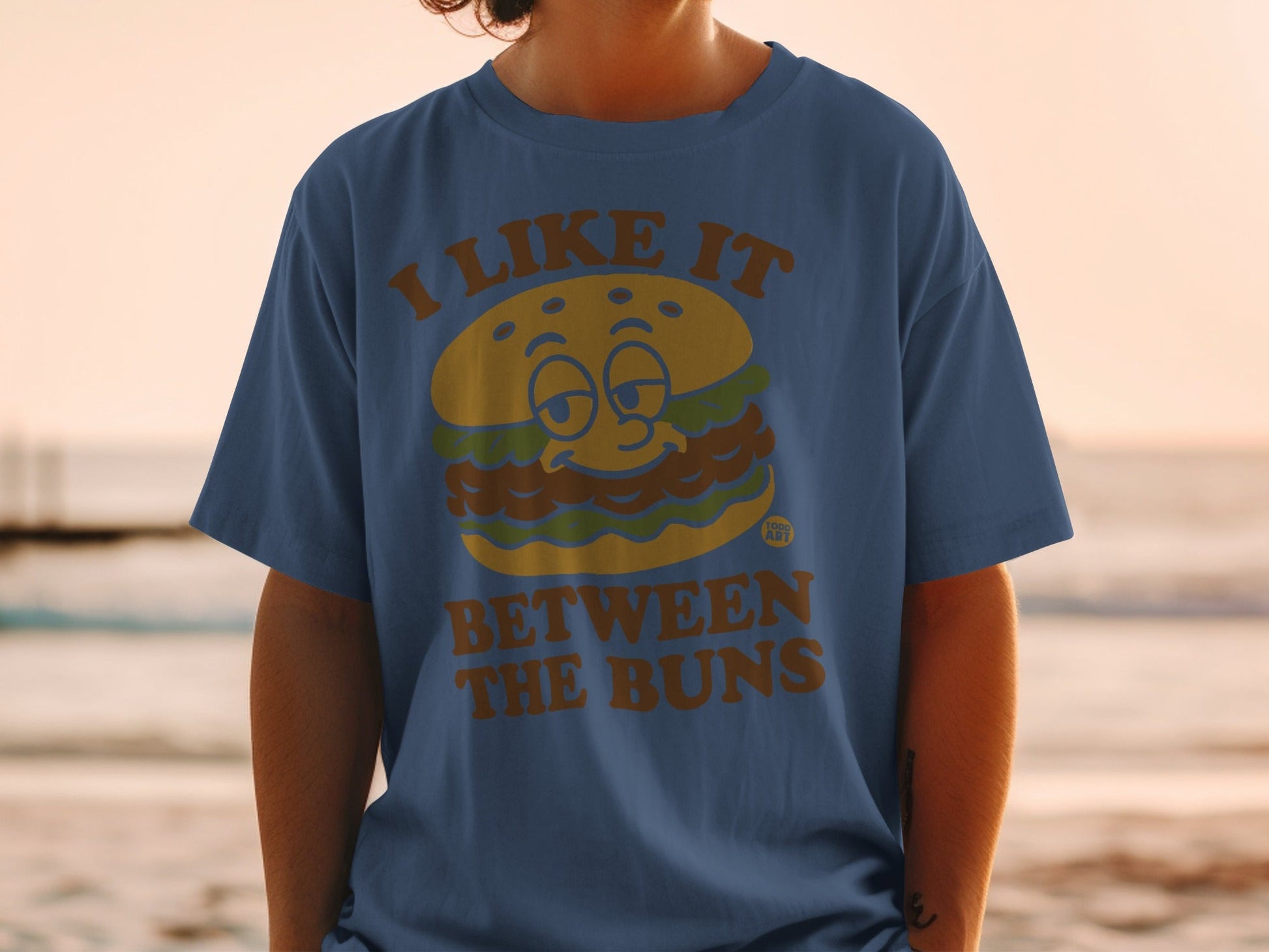 I Like It Between The Buns Burger Graphic T-Shirt
