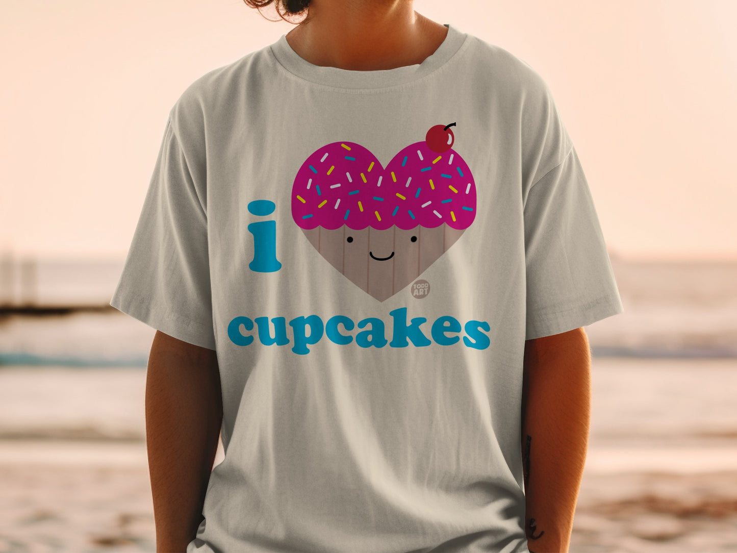 Cute I Love Cupcakes Graphic Design T-Shirt
