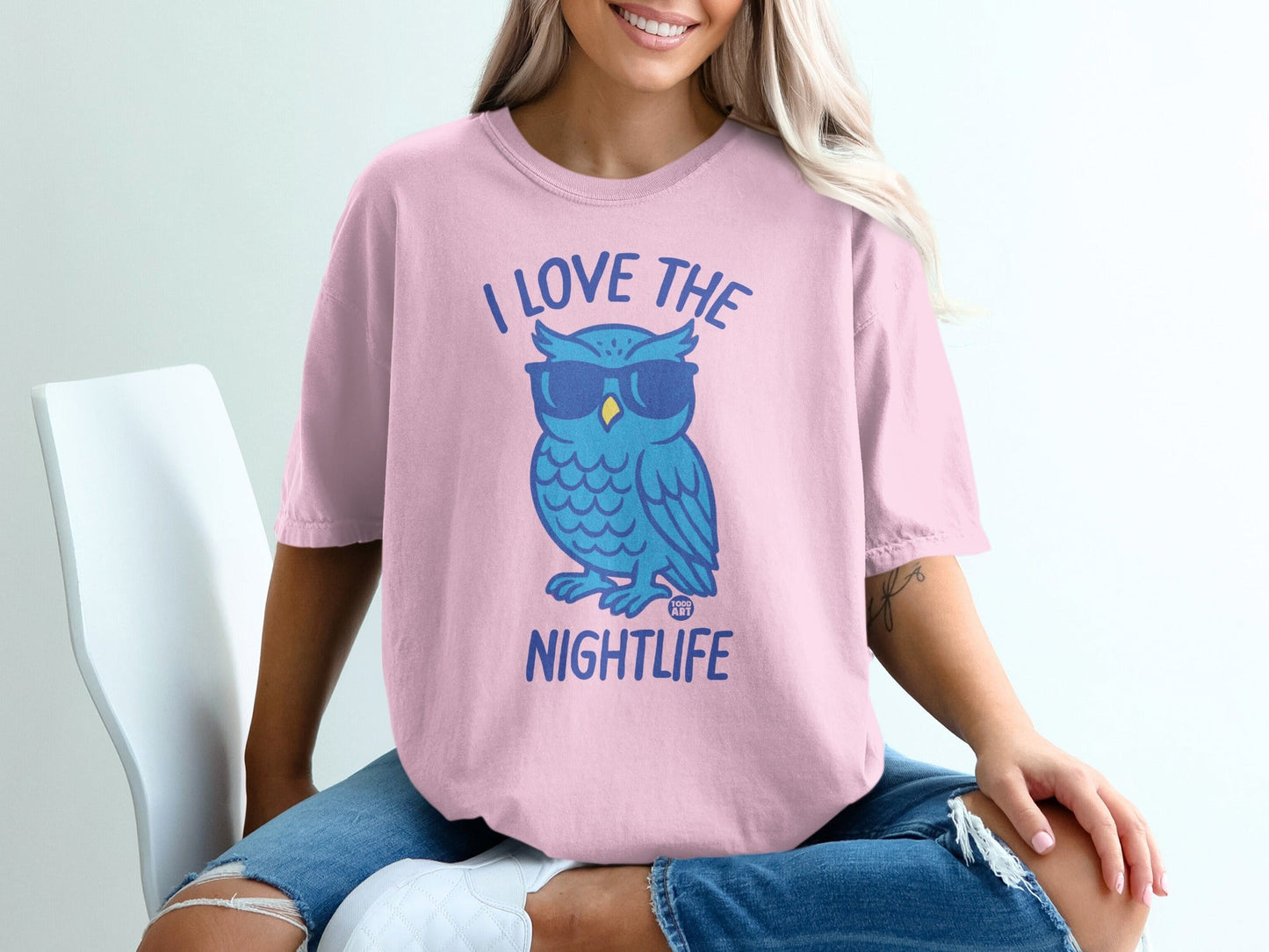Light pink t-shirt with blue owl wearing sunglasses and text "I LOVE THE NIGHTLIFE".