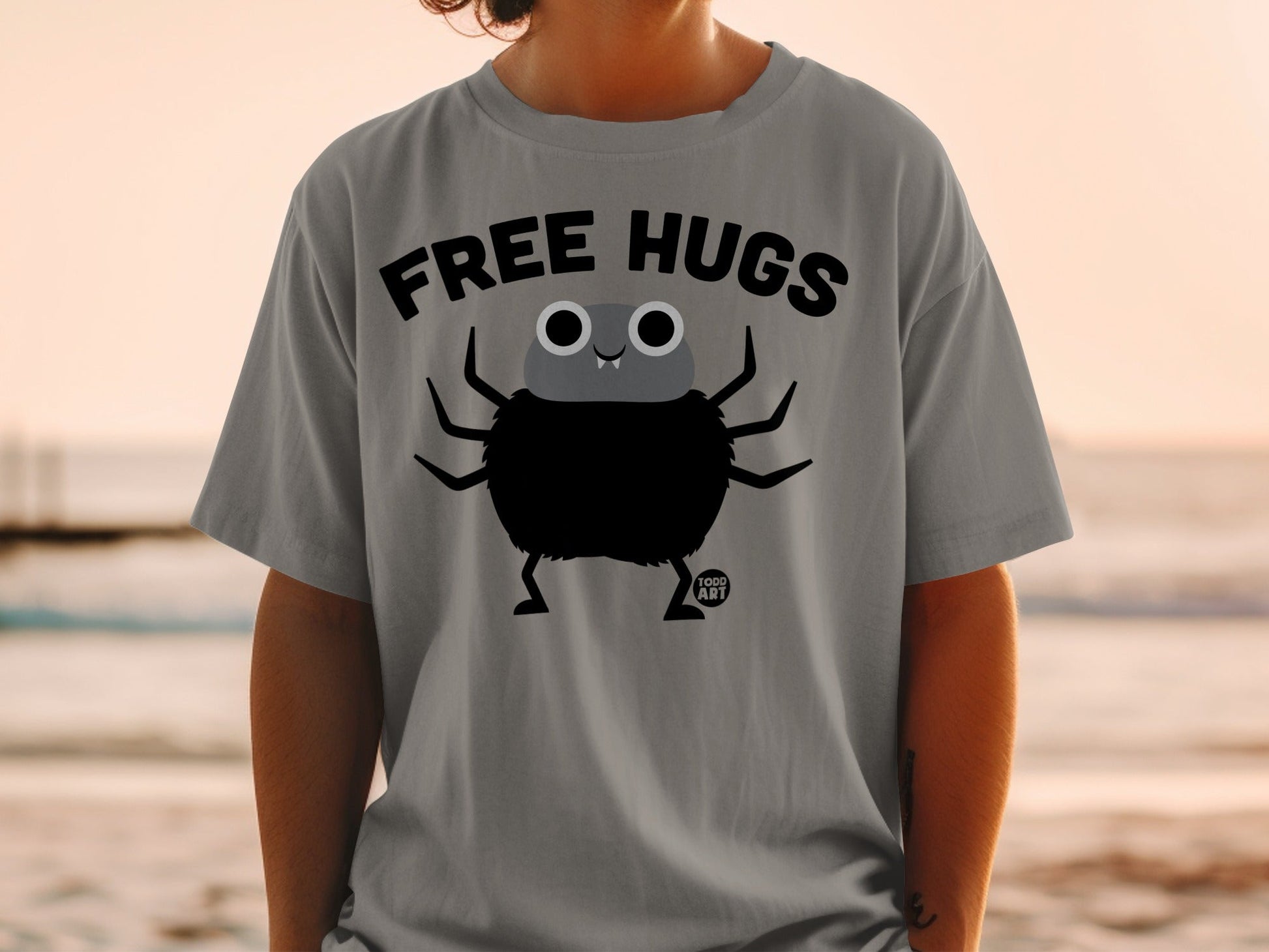 Free Hugs Cute Spider Graphic Design T-Shirt