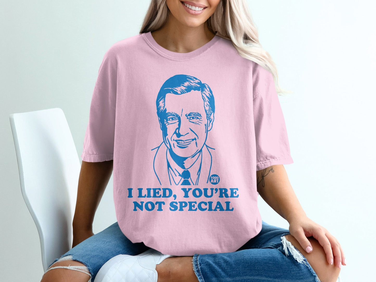 Pink t-shirt featuring blue portrait and text "I lied, you're not special".