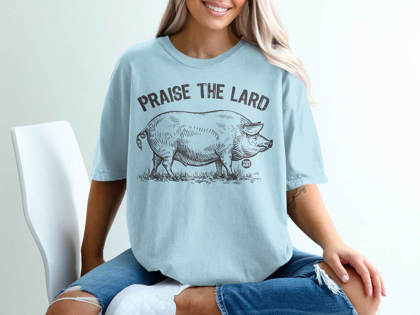 Light blue t-shirt with "Praise the Lard" and a pig illustration.
