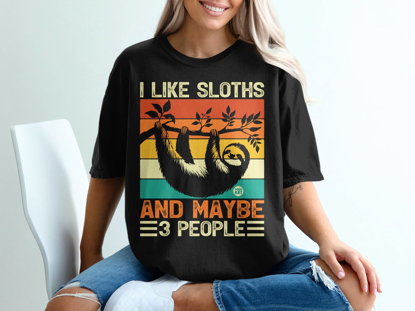 Black t-shirt with text "I like sloths and maybe 3 people" and a sloth hanging from a branch.