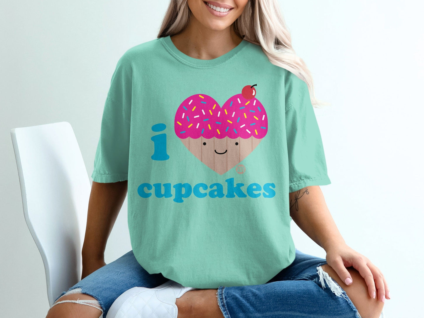 I Love Cupcakes Cute Graphic T-Shirt