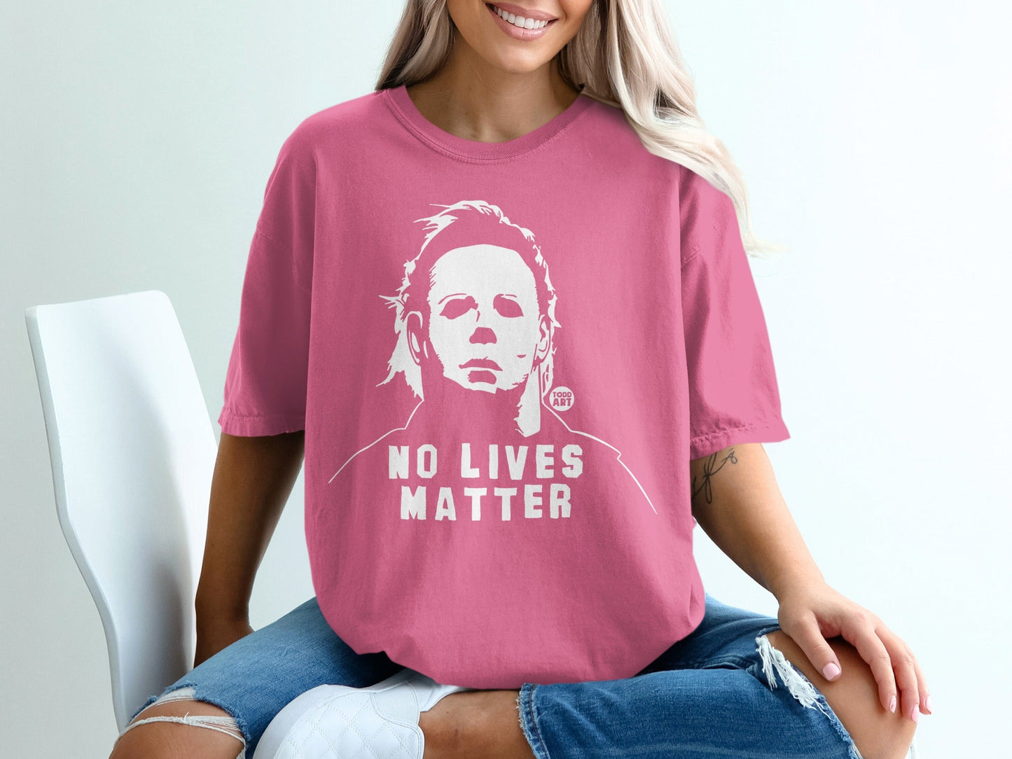 Pink t-shirt with Michael Myers and "No Lives Matter" text.