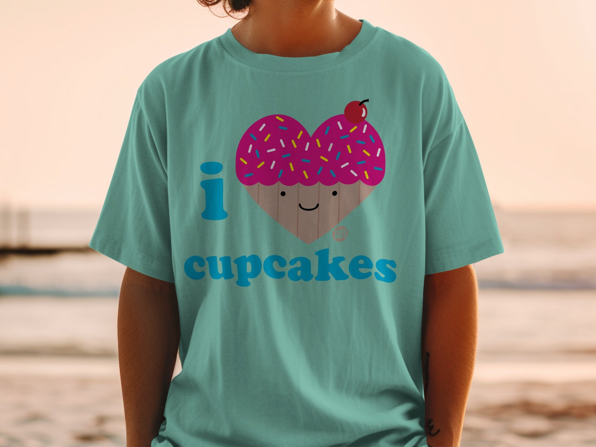 I Heart Cupcakes Cute Graphic T-Shirt