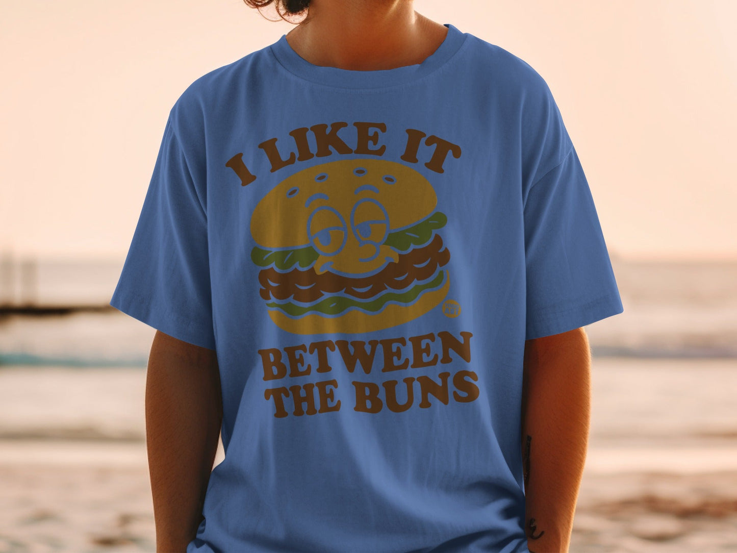 I Like It Between The Buns Burger Graphic T-Shirt