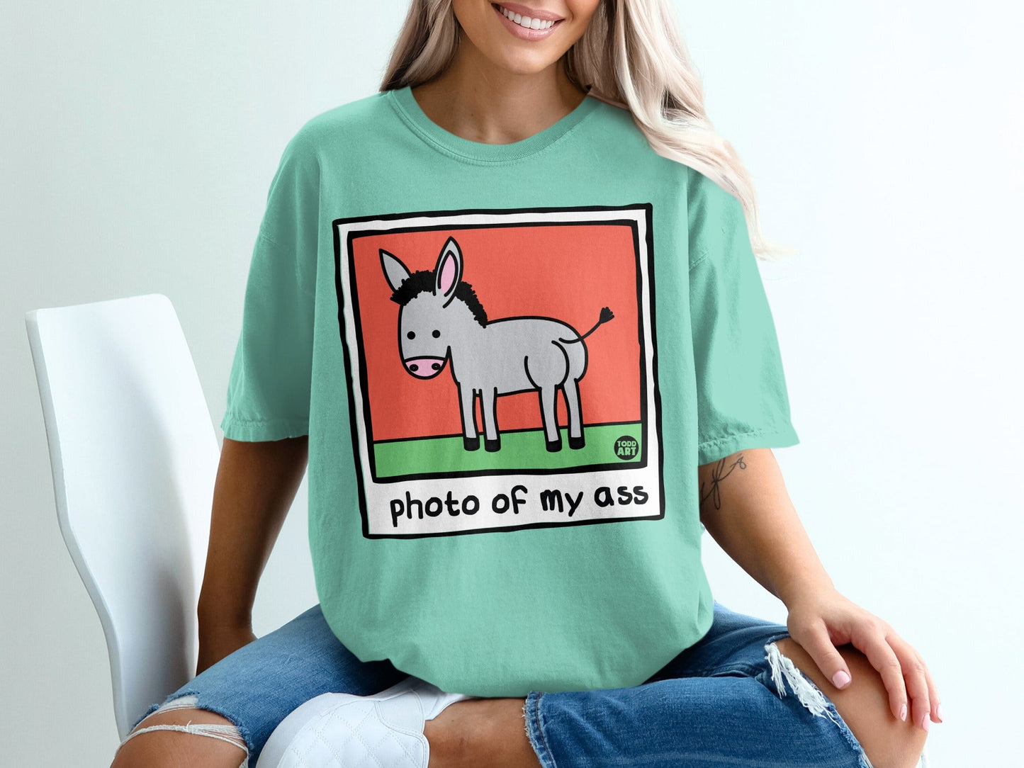 T-shirt featuring cartoon donkey and text "photo of my ass".