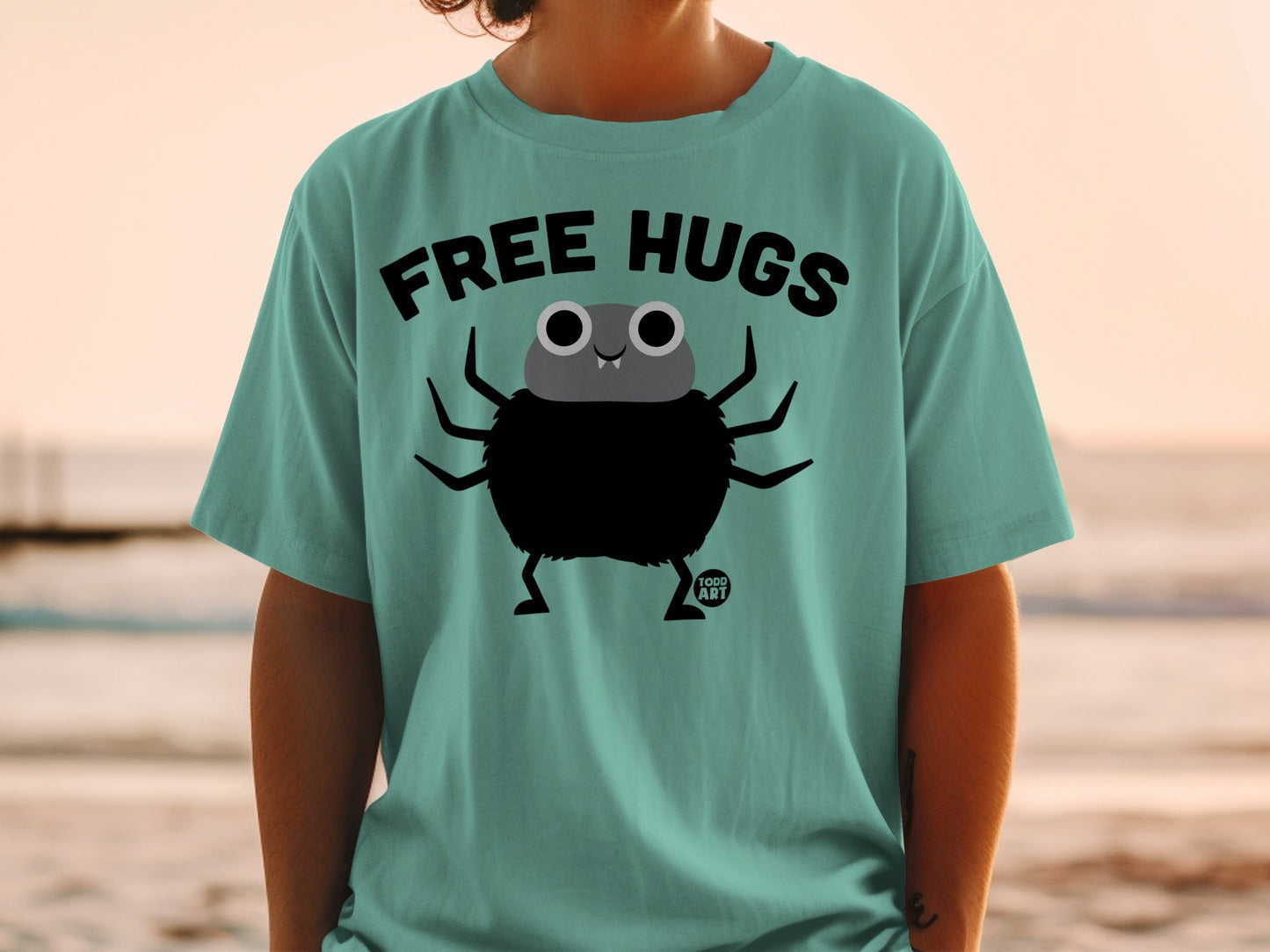 Free Hugs Cute Spider Graphic T-Shirt