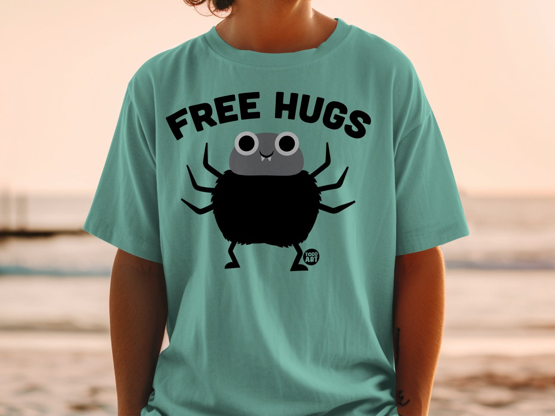 Free Hugs Cute Spider Graphic T-Shirt