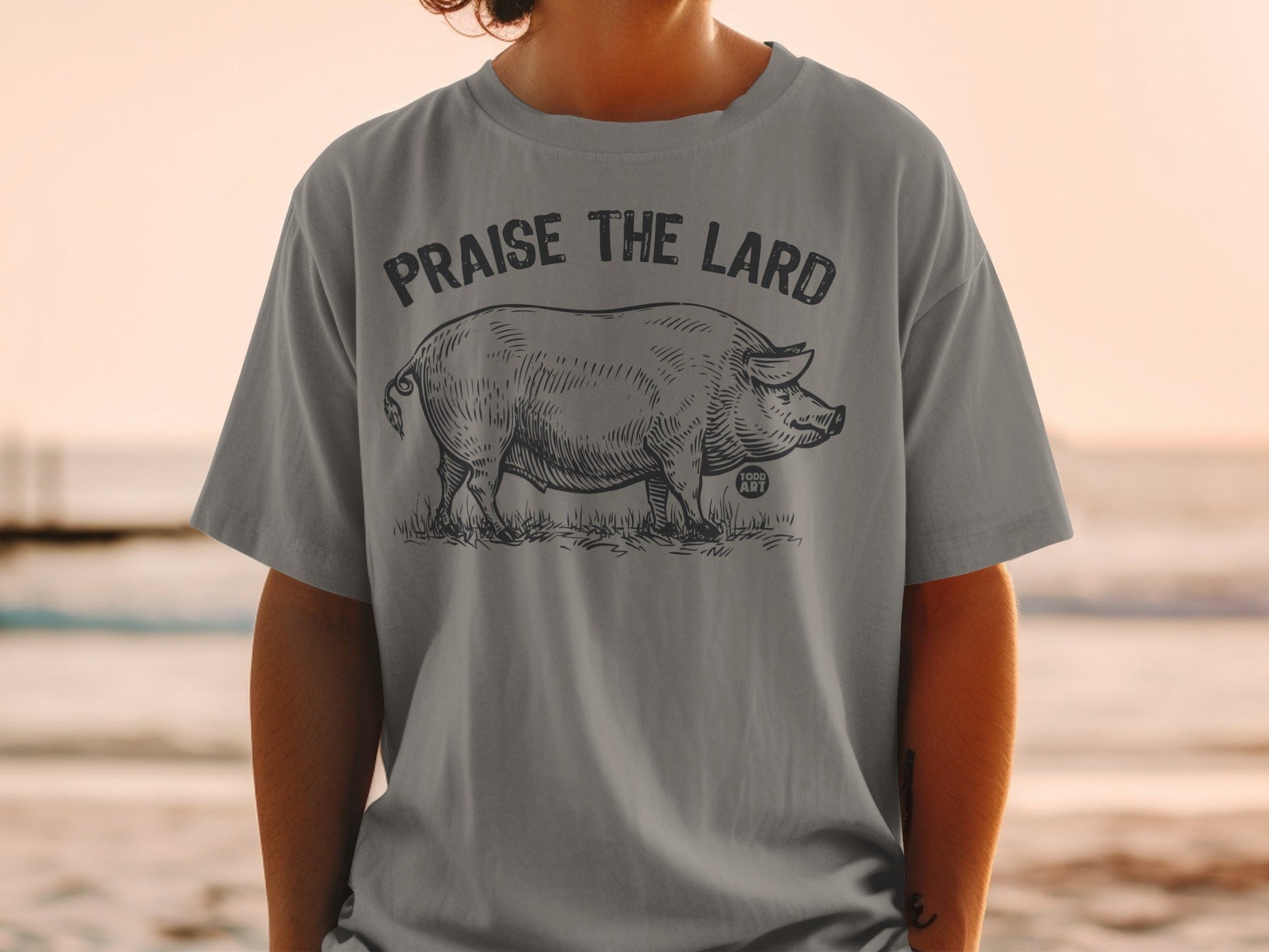 T-shirt with sketch of a pig and text "Praise the Lard".