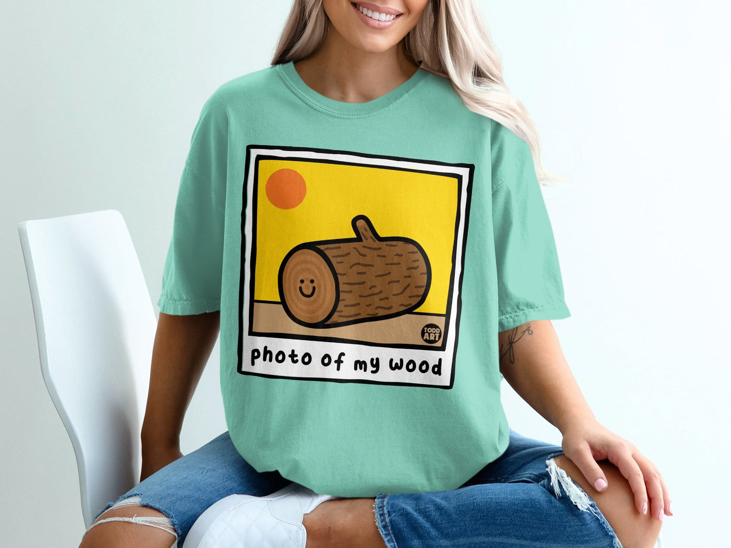 T-shirt with a cartoon log and text "photo of my wood".