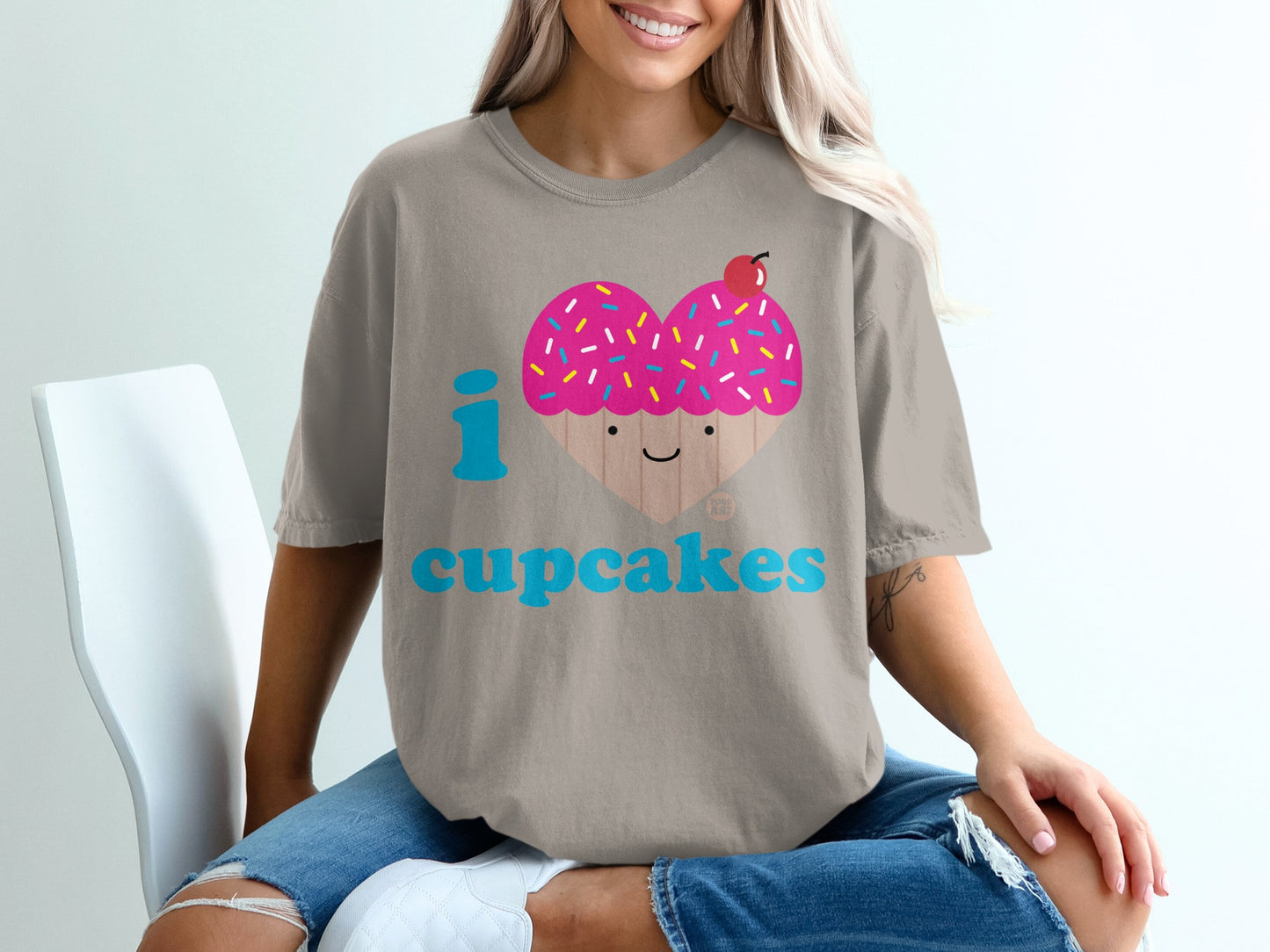 I Cupcakes Smiling Heart Cute Design T-Shirt