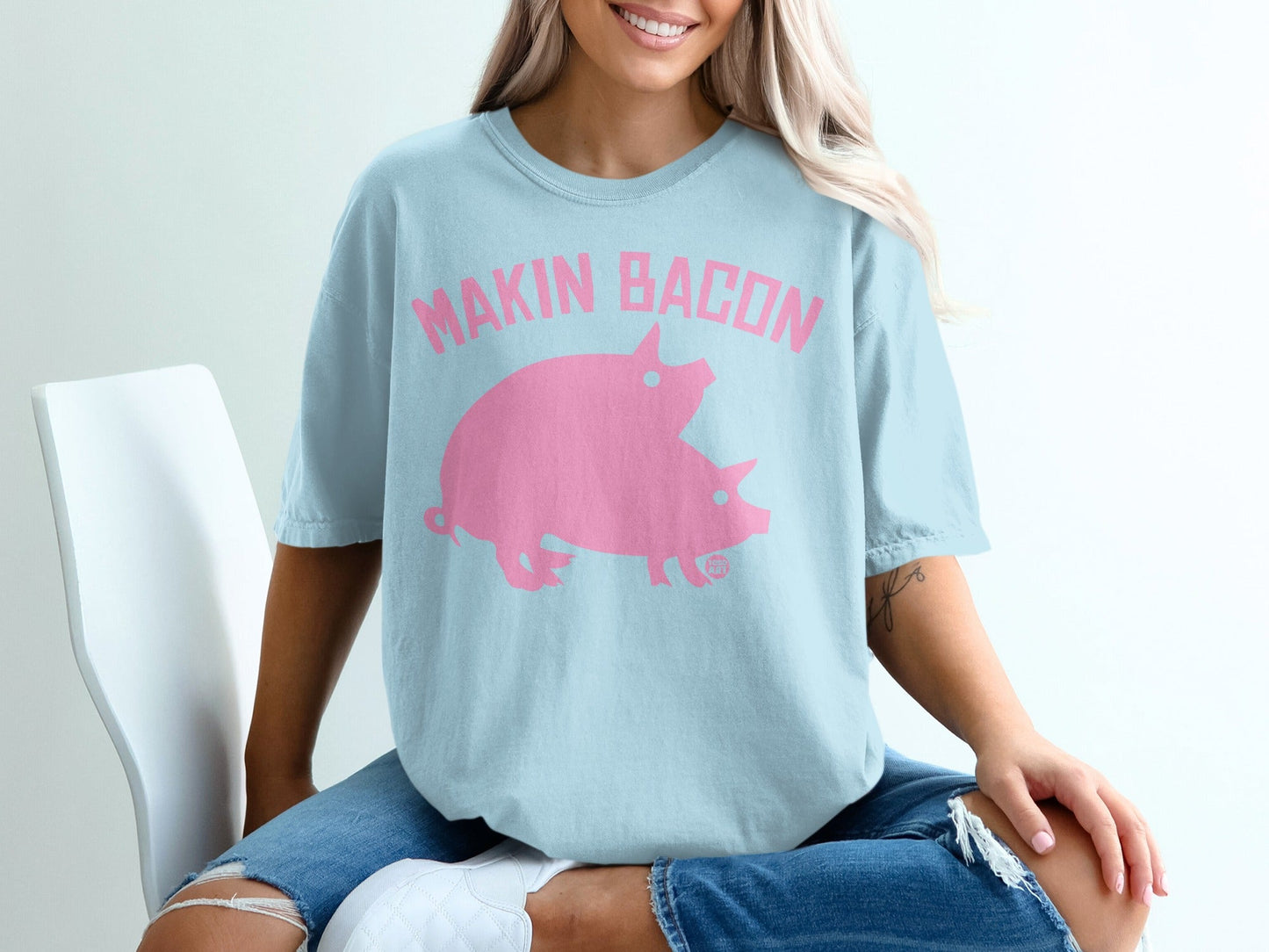 Light blue t-shirt with pink cartoon pigs and "MAKIN BACON" text.